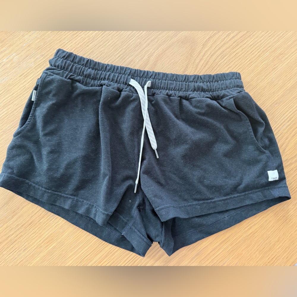 Vuori Black Drawstring athletic Shorts small